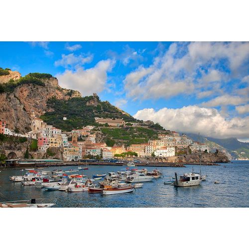 Eggers, Julie 아티스트의 Italy-Amalfi Boats in the harbor and coastal town of Amalfi작품입니다.